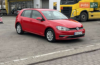 Хэтчбек Volkswagen Golf 2017 в 