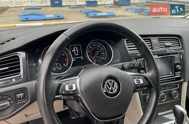 Хэтчбек Volkswagen Golf 2017 в 