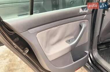 Хэтчбек Volkswagen Golf 2006 в 