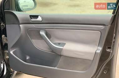 Хэтчбек Volkswagen Golf 2006 в 