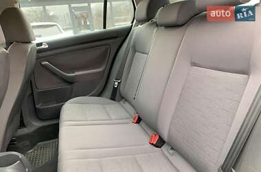 Хэтчбек Volkswagen Golf 2006 в 