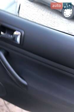 Хэтчбек Volkswagen Golf 2002 в 