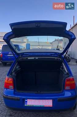 Хэтчбек Volkswagen Golf 1999 в 