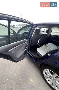 Хэтчбек Volkswagen Golf 2006 в 