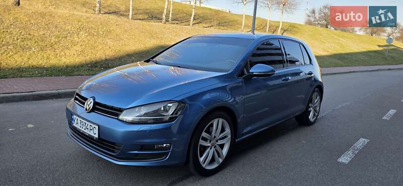Хэтчбек Volkswagen Golf 2013 в Киеве