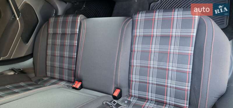 Хэтчбек Volkswagen Golf 2013 в Киеве