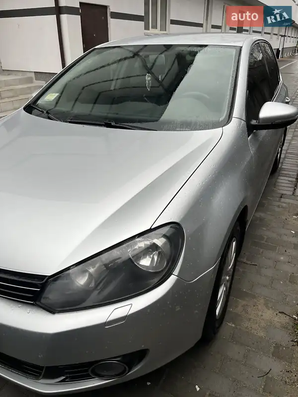 Хэтчбек Volkswagen Golf 2012 в 
