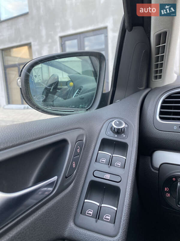 Хетчбек Volkswagen Golf 2010 в Луцьку