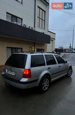 Універсал Volkswagen Golf 2000 в 
