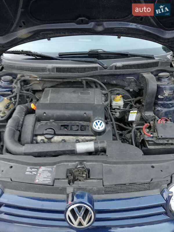 Хэтчбек Volkswagen Golf 2002 в Корсуне-Шевченковском