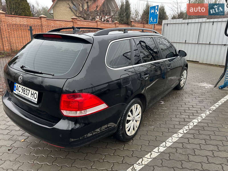 Універсал Volkswagen Golf 2010 в Луцьку