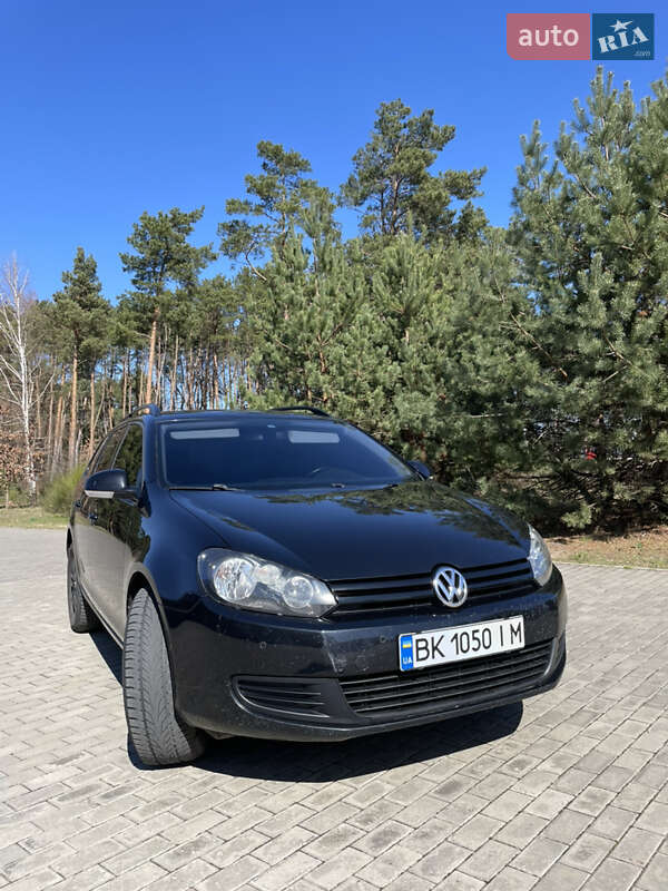 Универсал Volkswagen Golf 2011 в Костополе