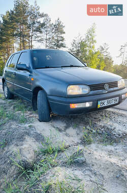 Хетчбек Volkswagen Golf 1995 в Березному