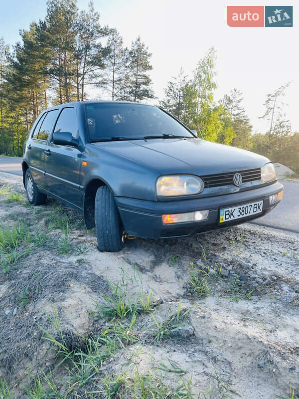 Хэтчбек Volkswagen Golf 1995 в 