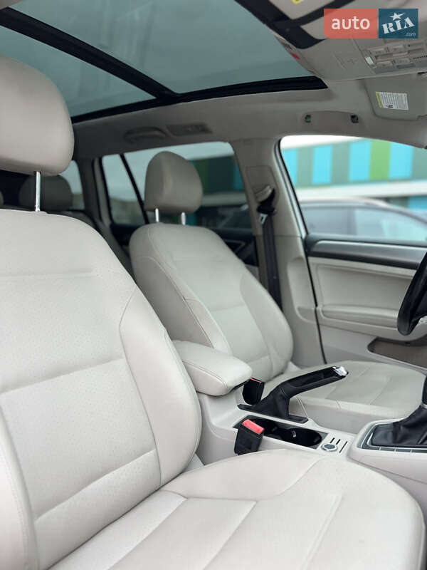 Универсал Volkswagen Golf 2015 в Дрогобыче