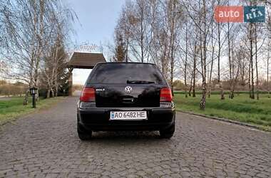 Хетчбек Volkswagen Golf 2001 в 