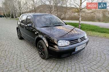 Хетчбек Volkswagen Golf 2001 в 