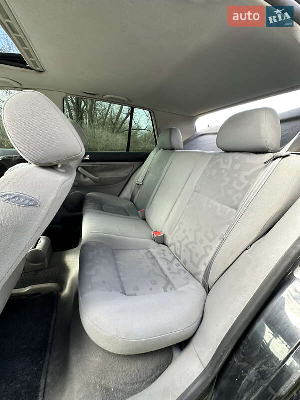 Хетчбек Volkswagen Golf 2000 в Тернополі