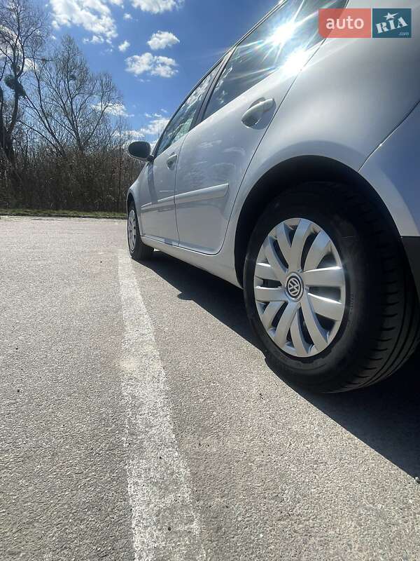 Хетчбек Volkswagen Golf 2006 в Рівному