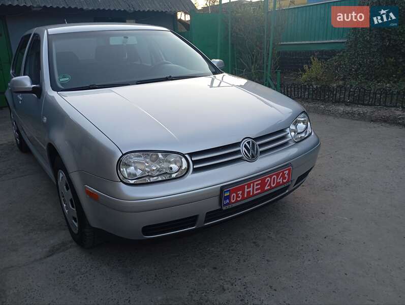 Хэтчбек Volkswagen Golf 2002 в Луцке