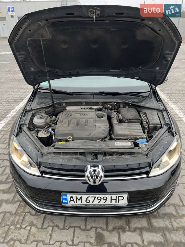 Универсал Volkswagen Golf 2017 в Житомире