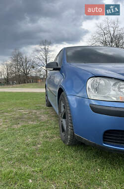 Хэтчбек Volkswagen Golf 2005 в 