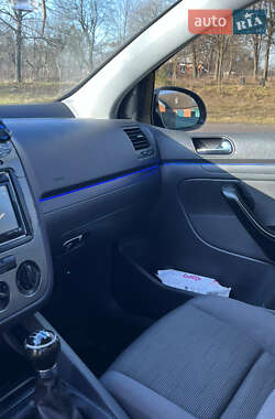Хэтчбек Volkswagen Golf 2005 в 
