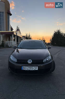 Універсал Volkswagen Golf 2010 в 