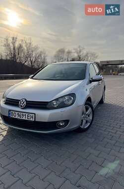 Хэтчбек Volkswagen Golf 2010 в 