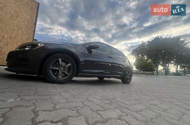 Хэтчбек Volkswagen Golf 2013 в 