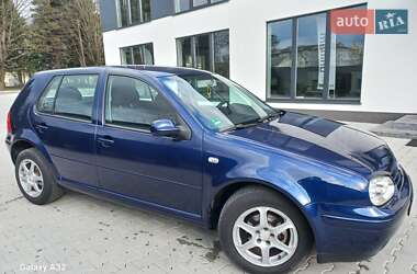 Хетчбек Volkswagen Golf 2003 в 