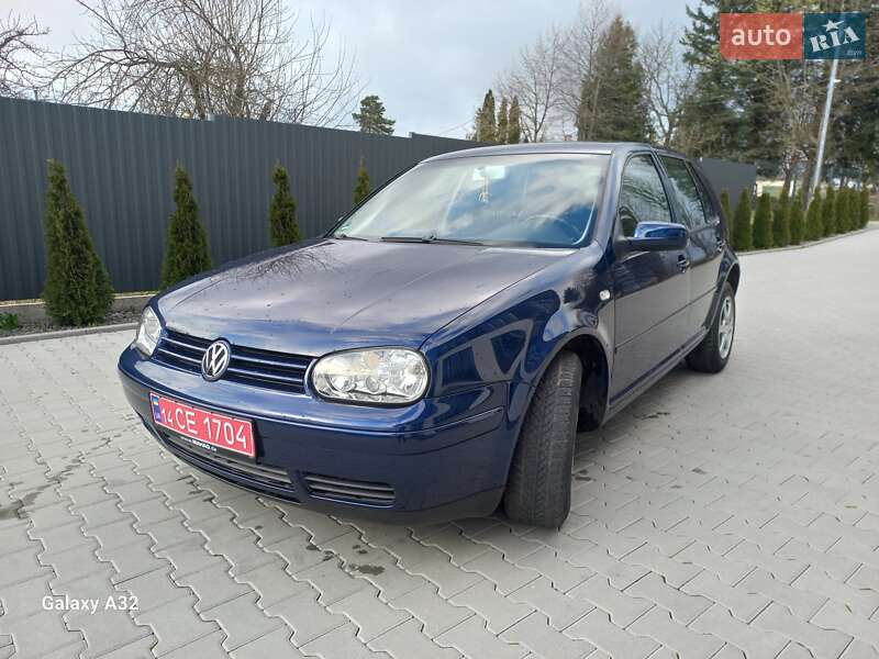 Хетчбек Volkswagen Golf 2003 в 
