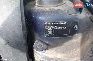 Хетчбек Volkswagen Golf 2003 в 