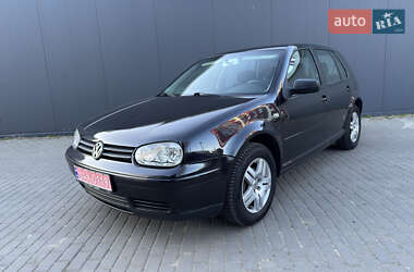 Хетчбек Volkswagen Golf 2001 в Луцьку