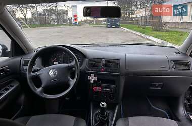 Хэтчбек Volkswagen Golf 2001 в 