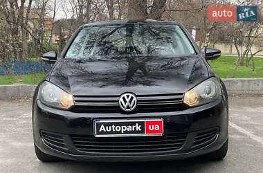 Хэтчбек Volkswagen Golf 2010 в 