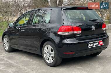 Хэтчбек Volkswagen Golf 2010 в 