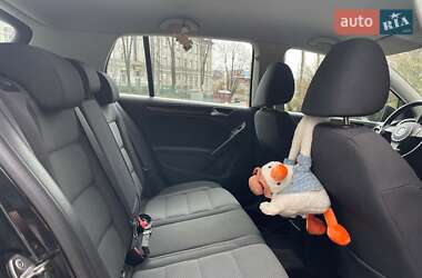 Хэтчбек Volkswagen Golf 2010 в 
