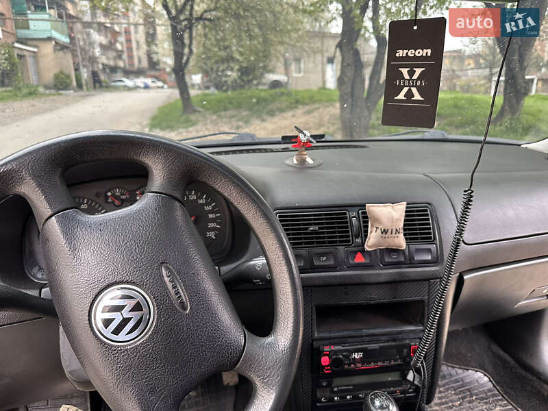 Хэтчбек Volkswagen Golf 2000 в Ужгороде