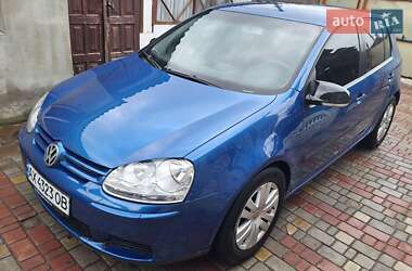 Хэтчбек Volkswagen Golf 2003 в 