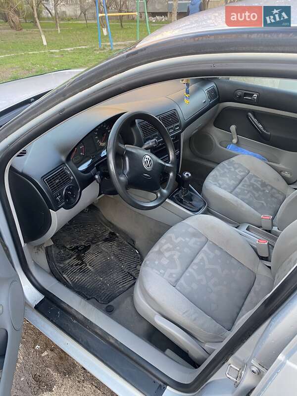 Хетчбек Volkswagen Golf 1999 в Черкасах