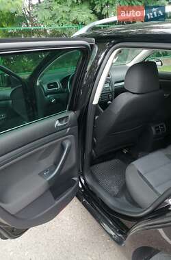 Универсал Volkswagen Golf 2011 в 