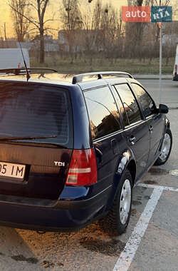 Универсал Volkswagen Golf 2003 в 