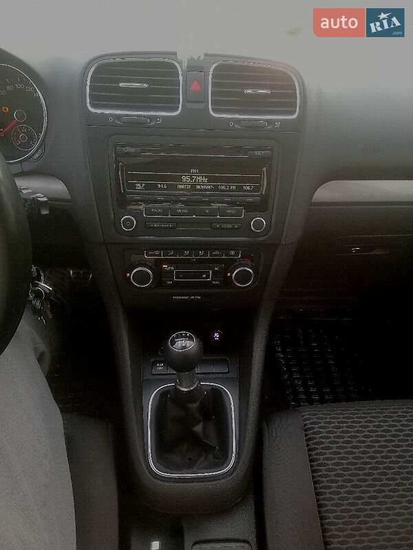 Хэтчбек Volkswagen Golf 2011 в Ужгороде
