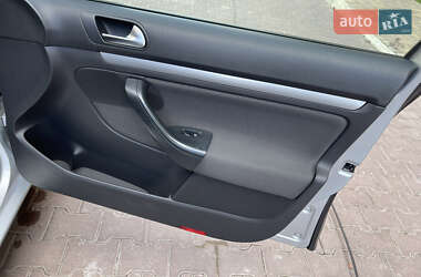 Універсал Volkswagen Golf 2012 в 