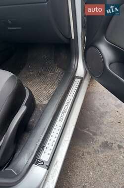 Хэтчбек Volkswagen Golf 2001 в 