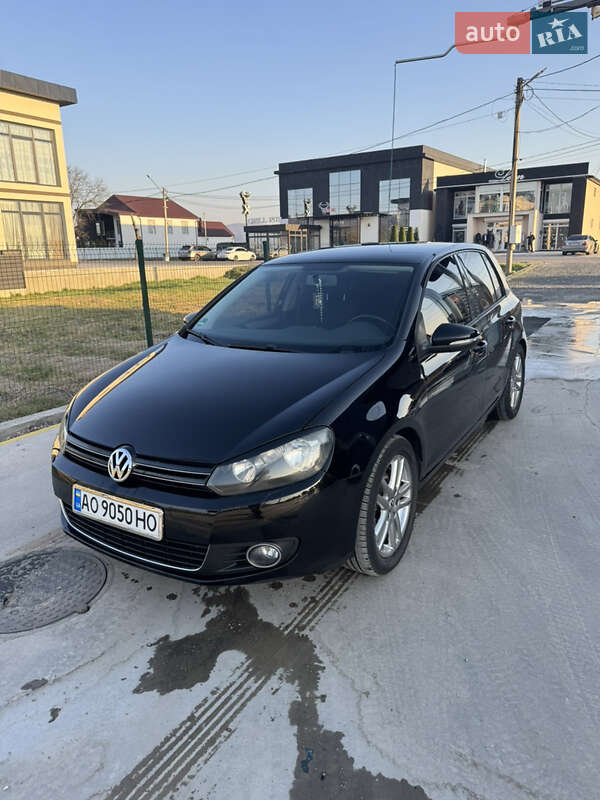 Хэтчбек Volkswagen Golf 2009 в 