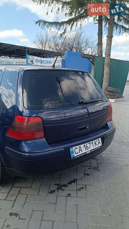 Хэтчбек Volkswagen Golf 2002 в Корсуне-Шевченковском