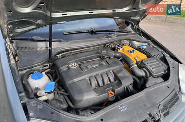 Хэтчбек Volkswagen Golf 2004 в 