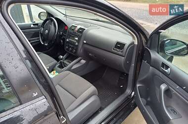 Хэтчбек Volkswagen Golf 2006 в 